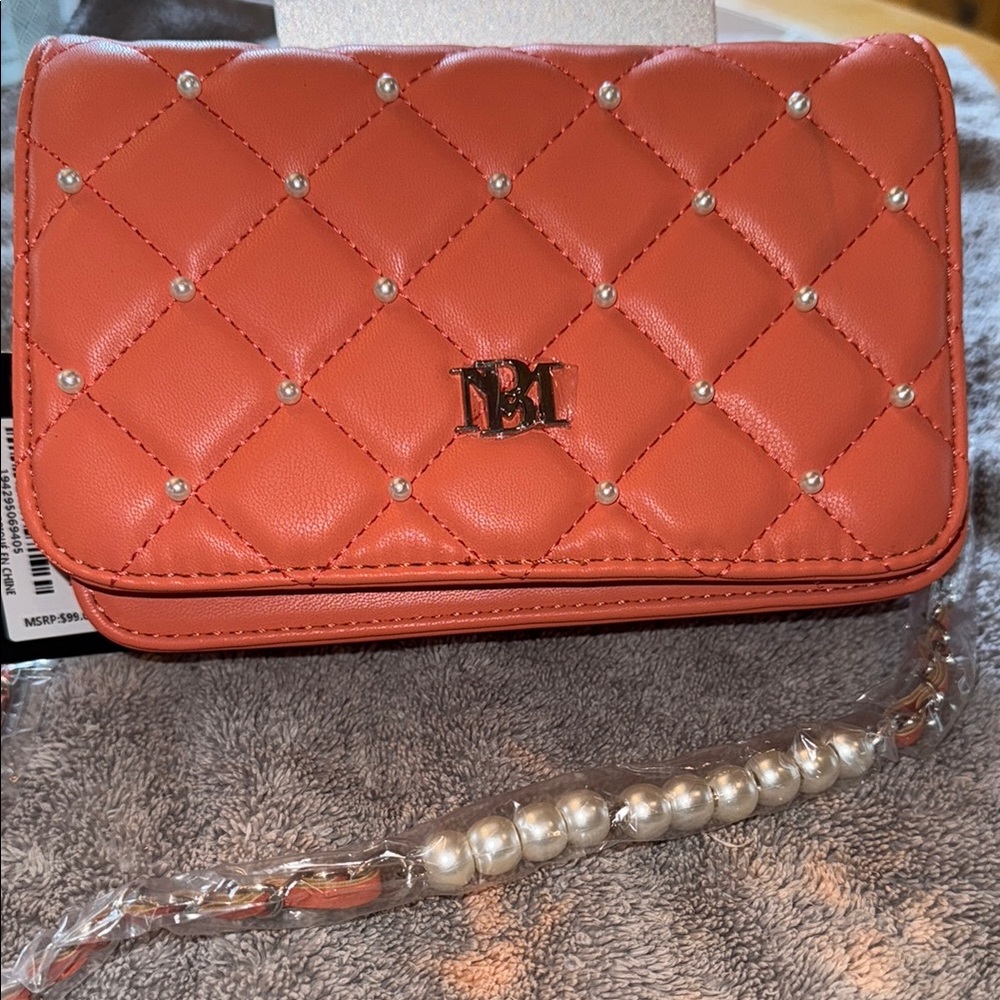 Badgley Mischka 🍑 Peach Quilted Clutch